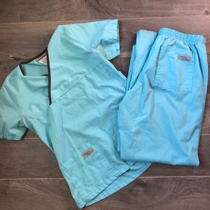 Scrub set